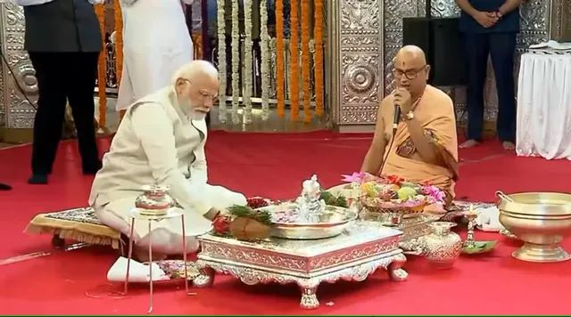 PM Modi reached the temple that played a role in the freedom movement - also met Pawar