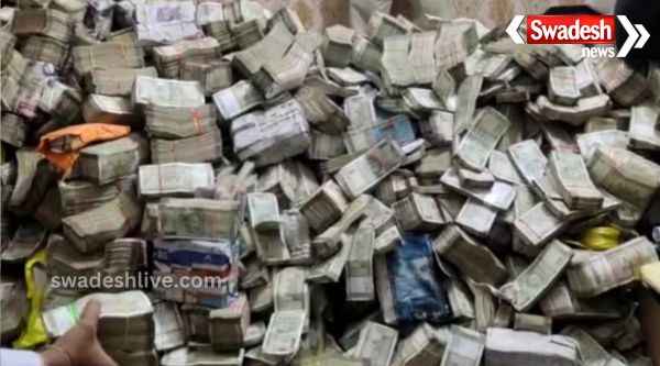 Jharkhand minister Alamgir\'s PA\'s servant turns out to be Dhankuber, ED finds pile of currency notes in raid from his house