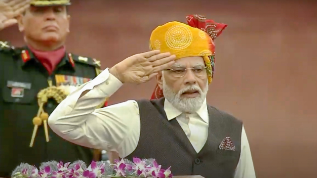 The country immersed in the celebration of independence, PM Modi gave 3 guarantees from the Red Fort, know what was special this time