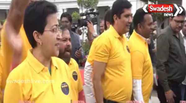AAP\'s protest against Kejriwal\'s arrest in the Assembly, workers arrived wearing \'Main Bhi Kejriwal\' T-shirt