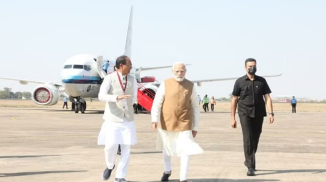 Prime Minister Narendra Modi reached Bhopal, will gift 5 Vande Bharat trains to MP