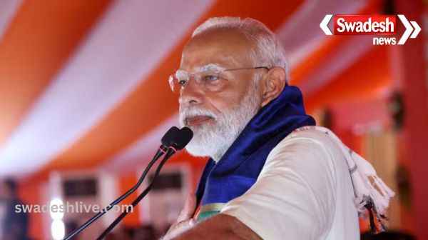 \'Our Yogi ji is an expert in taking out the heat of good people\', PM Modi from Deoria made a strong attack on Congress-SP