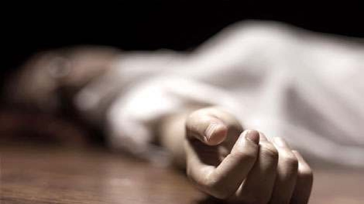 Brother\'s girlfriend slit woman\'s throat, married girlfriend absconded